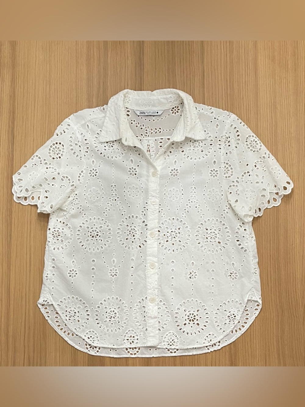 Zara, women’s eyelet embroidered button down shirt, white size L